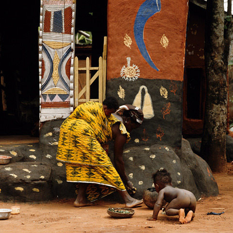 archatlas:African Canvas Margaret Courtney-ClarkeThe Art of Africa is a casualtyof colonial exploita