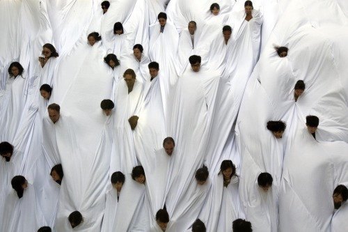 picaet:  People wearing a white cloth took part in “Divisor,” a performance art pie