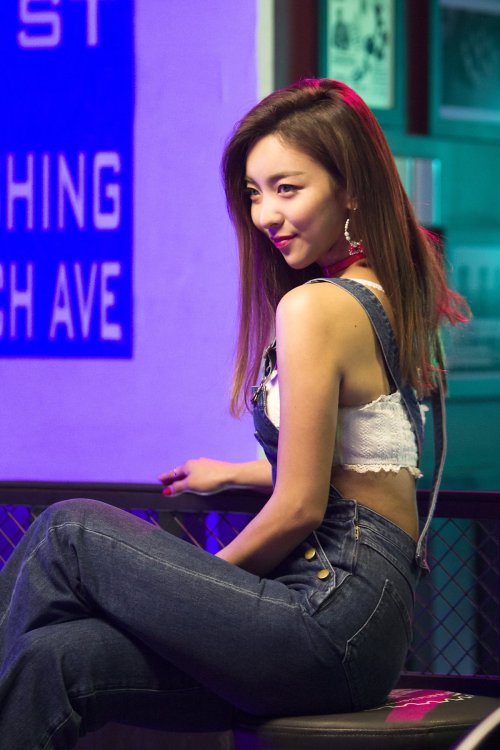 fyeahluna: Honey Bee MV Shooting