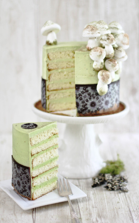 fuckyeahmatcha: confectionerybliss: Matcha-Almond Layer Cake with Meringue Mushrooms {by Sprinkle Ba
