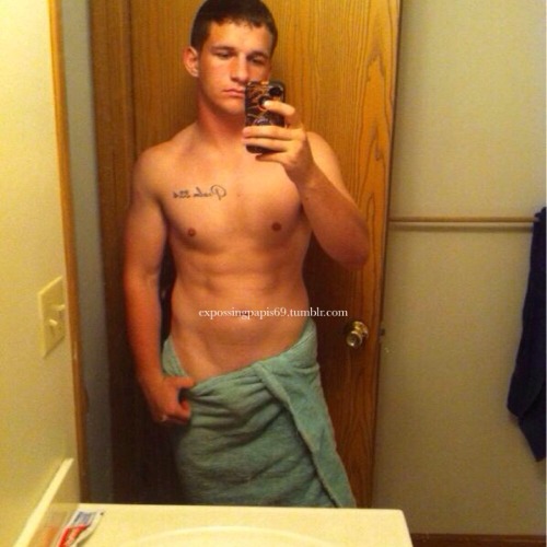 expossingpapis69:  www.expossingpapis69.tumblr.com  Sexy Cowboys 😏🔥
