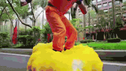 Sizvideos:  Goku Rides His Magic Cloud In Taipei - Watch The Video 