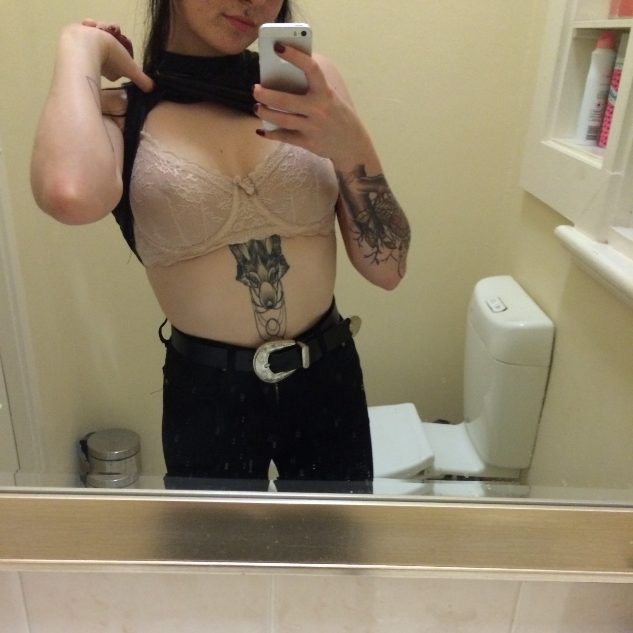 nymphfaun:  tiddies out @ work 