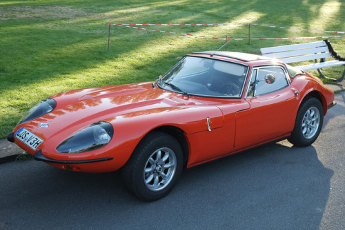 1981 Marcos GT V6.Looks like a brit Kit car? It is.