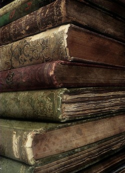 minarachelle:  old books op We Heart It 