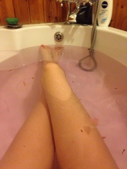 sunnyskies24:  Very bored in my pink and flowery bath… 😏