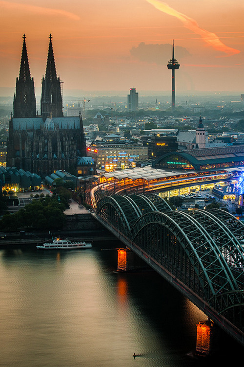 plasmatics-life:Sunset over Cologne ~ By Sebastian Leistenschne