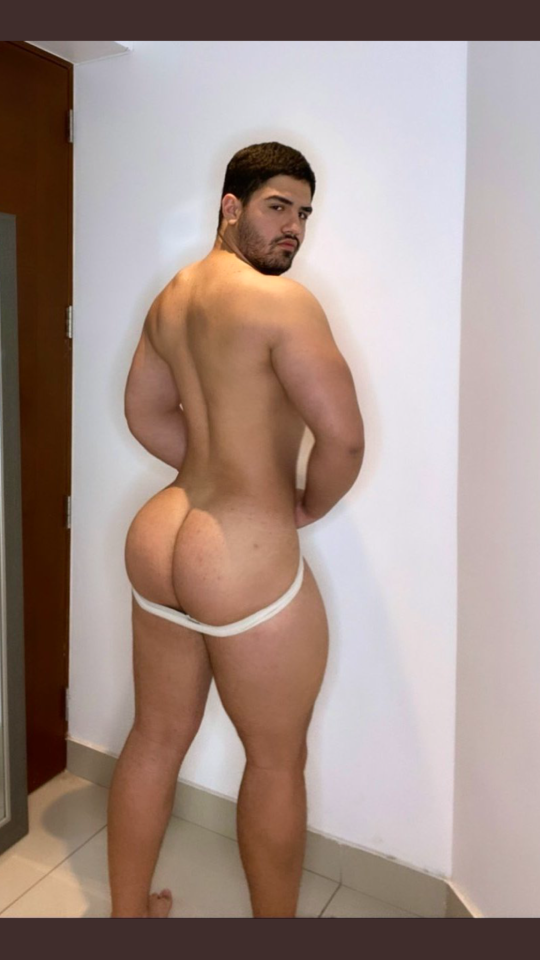 bobbyt65:tomasito66:1964-dic:This guy knows he’s got butt and wants attention. Tongue it lick it, anything you want. Nice kissable ass! Mmmm!WORTHY!!!