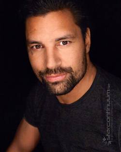 Manu Bennett Fans