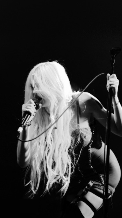 ulockssocool:  Taylor Momsen (simple)