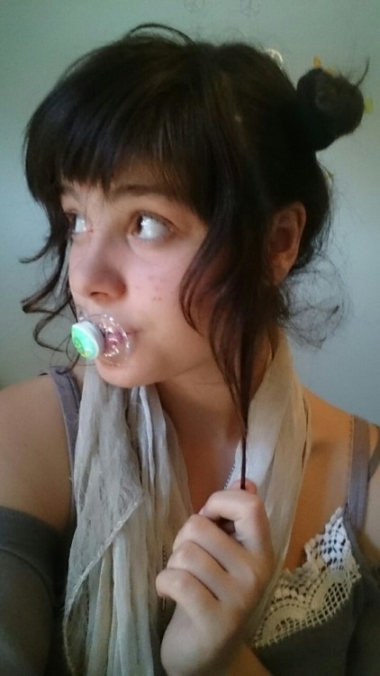 darling-little-doe-eyes: I felt pretty cute today! I’m absolutely in love with my new hair cut. Who 