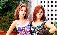 peytonsawyir:  peyton + friends: peyton and brooke 