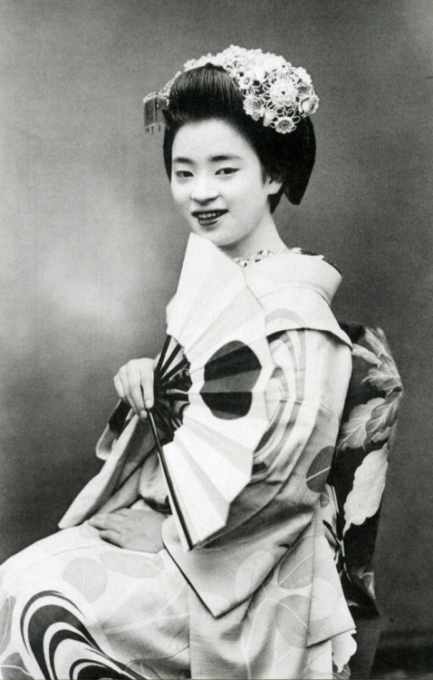 Porn okiya:  Maiko Kanoko 1930s (by Blue Ruin1) photos