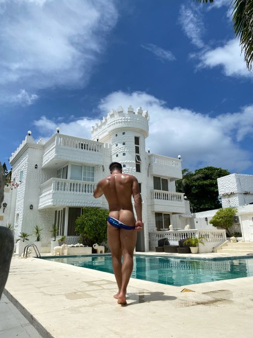 Addicted to ass!