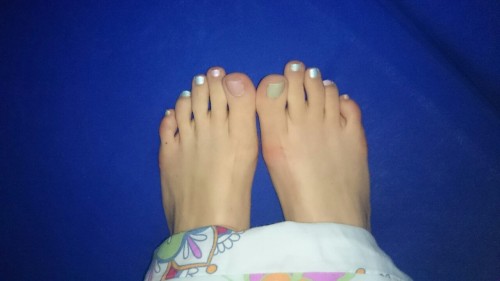 where-the-toes-are: footie-licious: Candy color rainbow nails Where the TOES are.