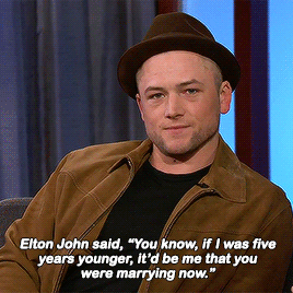 applesfallingfromblondehair:fyeahegerton:Taron Egerton being hit on by old, British legends(Requeste
