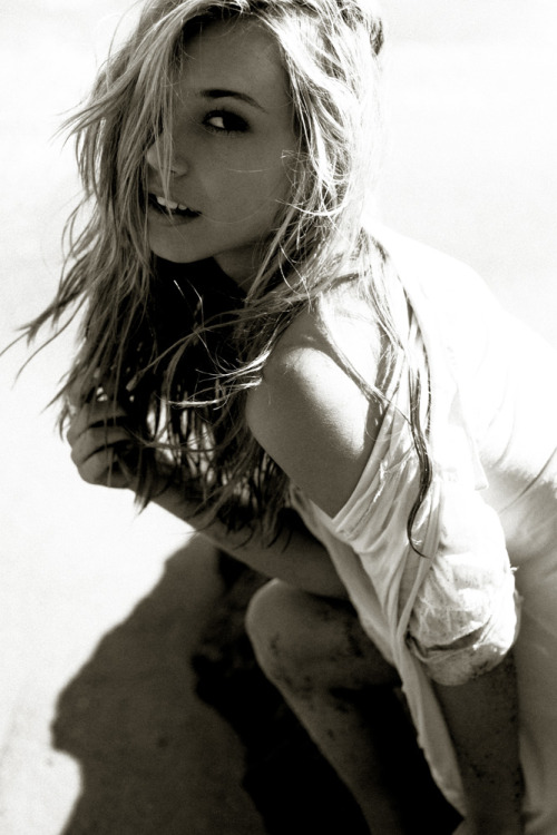 luke-247:  alexisrenmodel:  Alexis Ren by Lucas Passmore throwback  More Beauties 