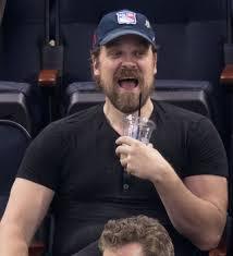 salmahayek: starklinqs:  salmahayek: Why are these sicko’s out here lusting after the children of Stranger Things when Jim Hopper is out looking thick like bowl of oatmeal   David Harbour ghostwrote this   