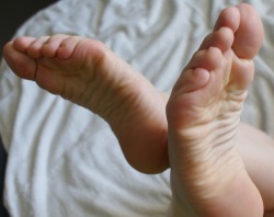 biancasfeet:  my soft wrinkled soles, hope