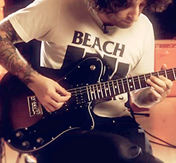earthtoclifford:Joe Trohman and his signature Squier Telecaster x“I think this guitar is a cooler gu