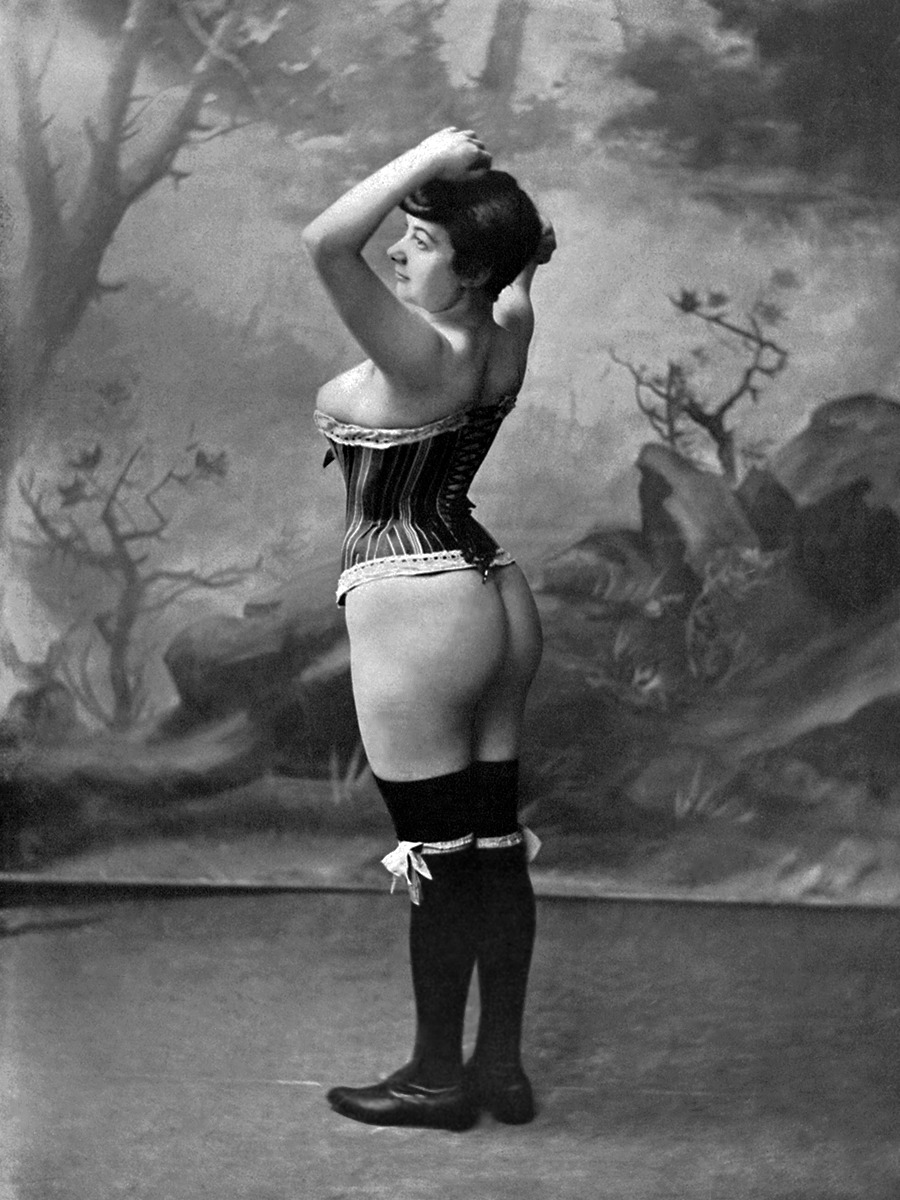 20th-century-man:  Paris, 1902. 