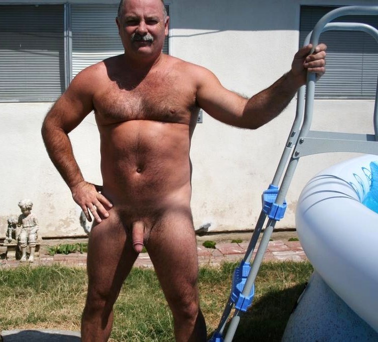 bad-daddies:  Calling all bad dads! If you’d like to be featured on Bad Daddies,