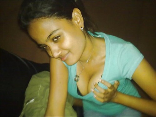 mrugen84:  Indian girlfriend having fun with porn pictures