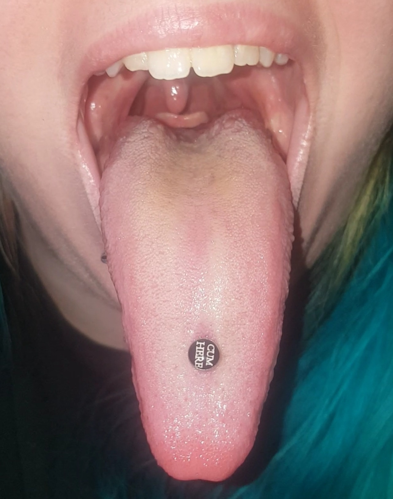 Open Mouth Porn Pierced Tongue - Long tongueðŸ˜‹