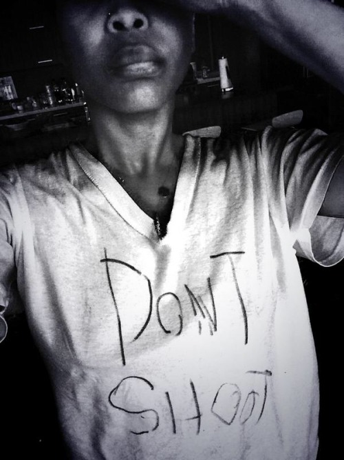lovelylavenderchild:  teamdorkskin:  cindimayweathersson:  cindimayweathersson:  Look at Erykah Badu showing solidarity with the folks of ferguson.  akingsword teamdorkskin did y’all see this?  i did but i was on post limit so i couldn’t reblog! 