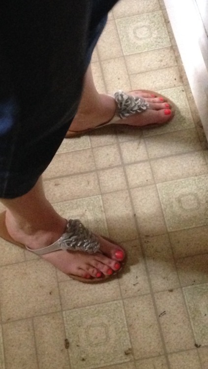 sexycandidfeet: New paint job Love the color