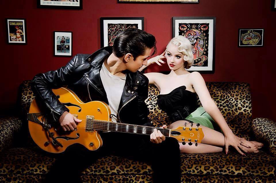 thevintage-ellie:  I love a good serenading, don’t you darlings? 