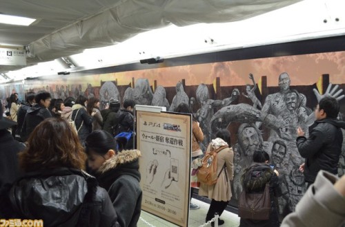 fuku-shuu:   Japan Railway’s Shinjuku Station has unveiled today (February 15th, 2016) a scratchable wall poster to promote KOEI TECMO’s upcoming Shingeki no Kyojin Playstation game! Commuters and fans alike can participate in the “Recapturing