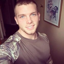 undie-fan-99:  Cute redneck guy! 