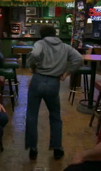 Yo subiendome el pantalón: