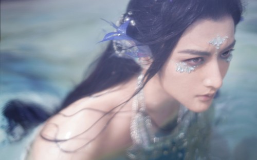 ziseviolet:Hanfu photoset via Coser小梦, Part 10/?Coser小梦 portrays the Chinese mermaid called Jiaoren/