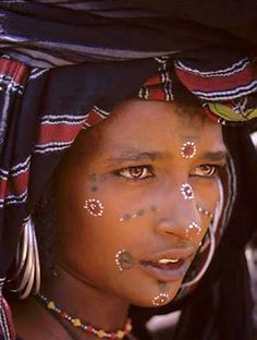 angryafricangirlsunited:  Wodaabe women: The Wodaabe or Bororo are a subgroup of the Fulani ethnic group. They inhabit regions stretching from southern Niger, through northern Nigeria, northeastern Cameroon, southwestern Chad, and the western region