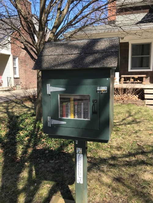 the-forest-library:I saw a little free library in the wild today