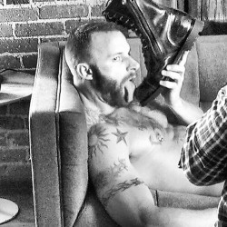 hungunicorns:  #behindthescenes photo of my shoot with @derekparkerxxx today (at Starrf*cker Magazine) 