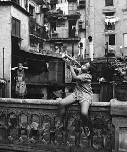 lyssahumana:  Barcelona, 1963, by Eugeni Forcano   Blowing his horn