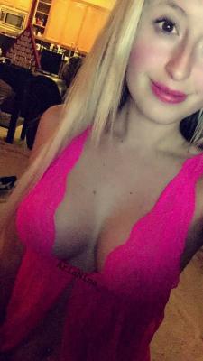 philknowsbest:  Aria Nina is Super Pretty and online now on MyFreeCams