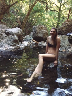 shelby-cakes:  went to a waterfall too👌
