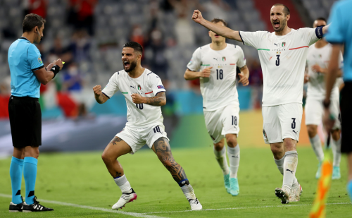 Lorenzo Insigne celebrates his goal during the match vs. Belgium