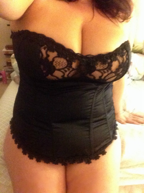 reddlr-gonewildcurvy:  First post, first corset. :) Be kind.:)