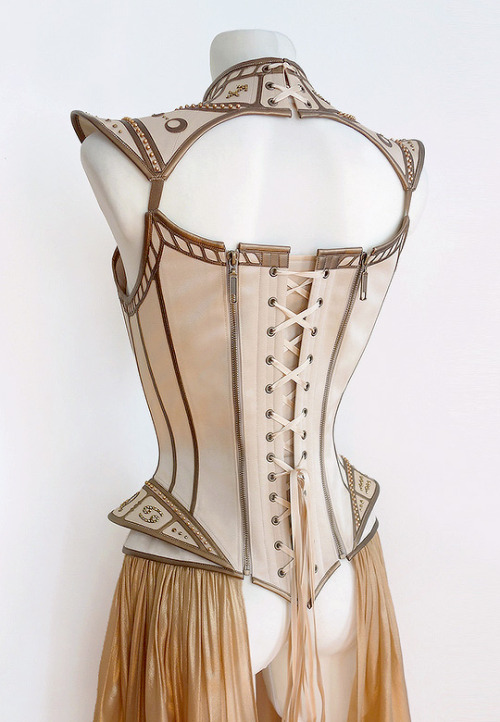 evermore-fashion:Royal Black ‘Guardian of Times’ Custom Couture Corset