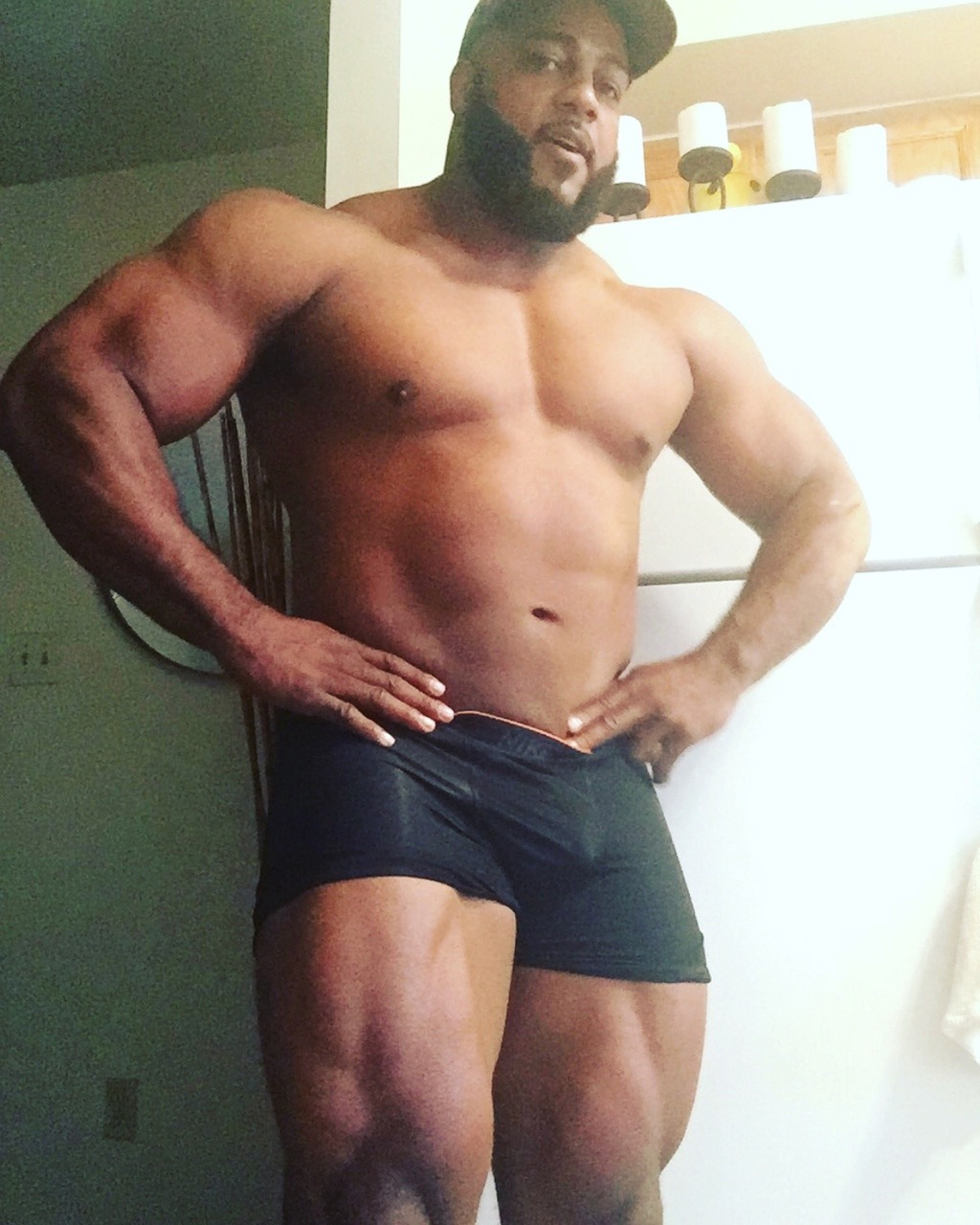 chillybearchris:  hairy-bigbug:  2019.05.10Fucking Hot Black Friday   I need a man