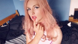 bashfull007:  sparklytransgirl: I’ve been a naughty girl 😜 Buy my videos ❤️ Sexy pink haired babe 