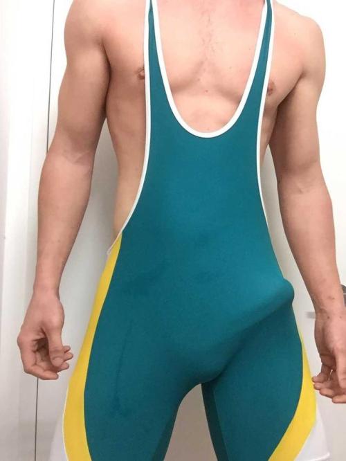 8eight88eight8: Like it if you wanna see what’s underneath #foreskin #precum #bush