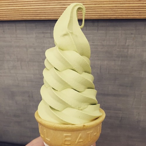 alyssa-lilly: Yeeesssss #greentea #softserve #mitsuwa #matchalove #matcha #alltimefavorite