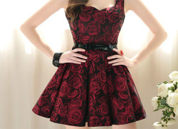 tbdressfashion:  Lovely Red Rose Sleeveless Dress