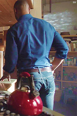 lamarworld1:Isaiah Mustafa booty